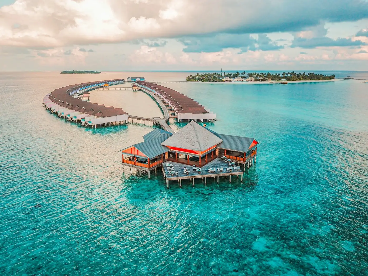 Atóis e bungalows nas águas das Maldivas